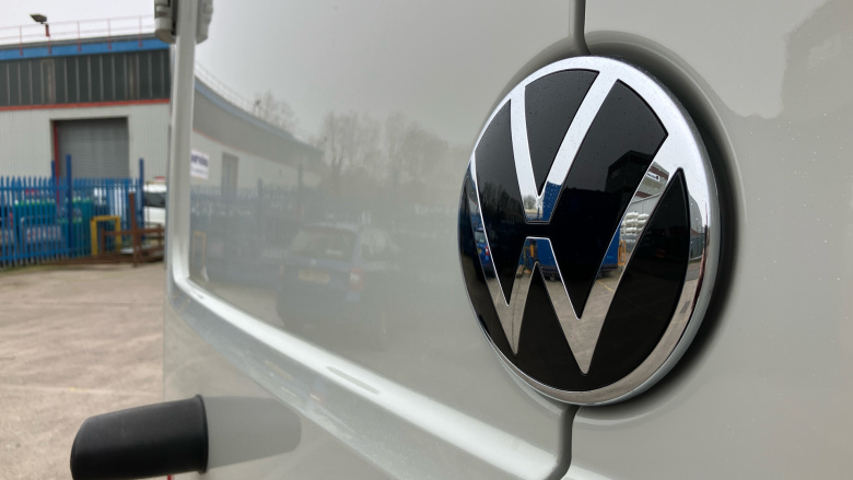 Volkswagen Crafter Cr35 Mwb Diesel Fwd 2.0 TDI 140PS Commerce Plus High Roof Van